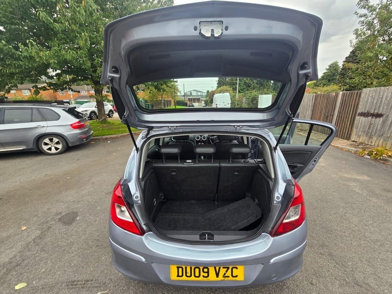 2009 Vauxhall Corsa 1.4i 16V Design 5dr Auto HATCHBACK PETROL Automatic