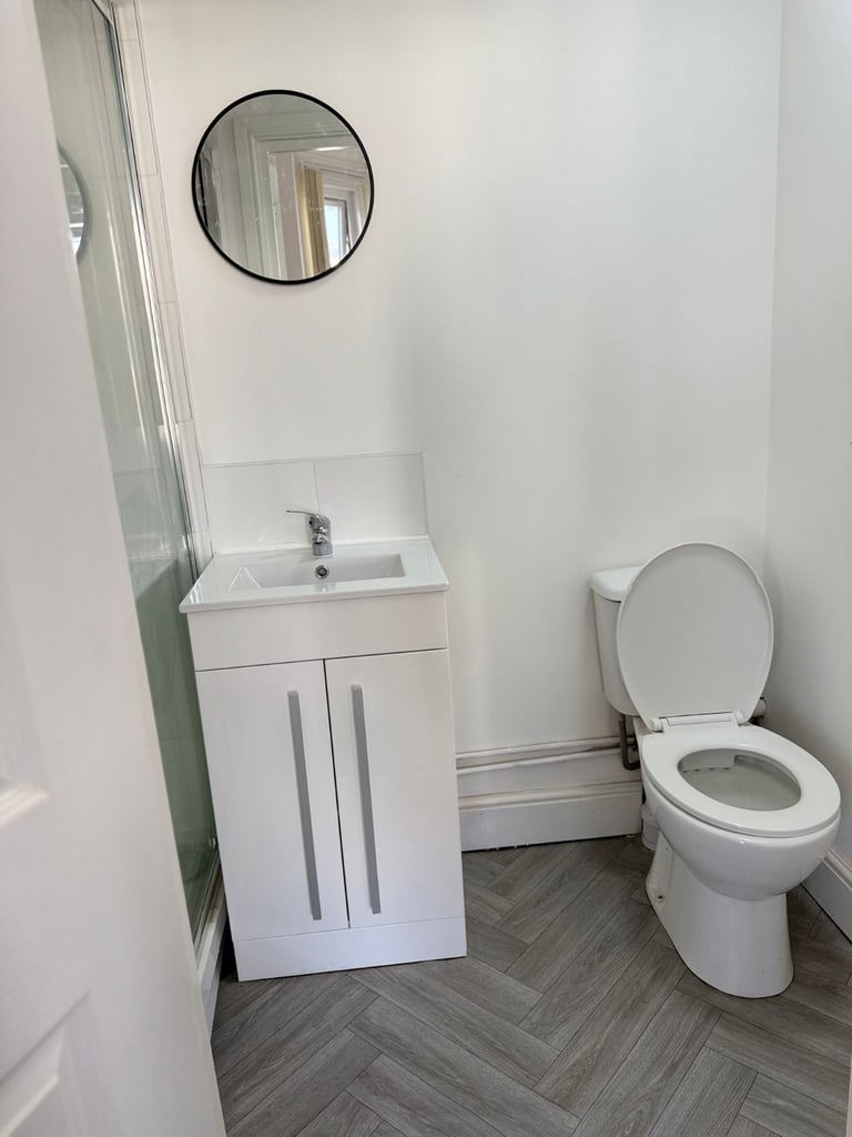 Spacious & Cosy Ensuite Room for Rent – WV3 9NE