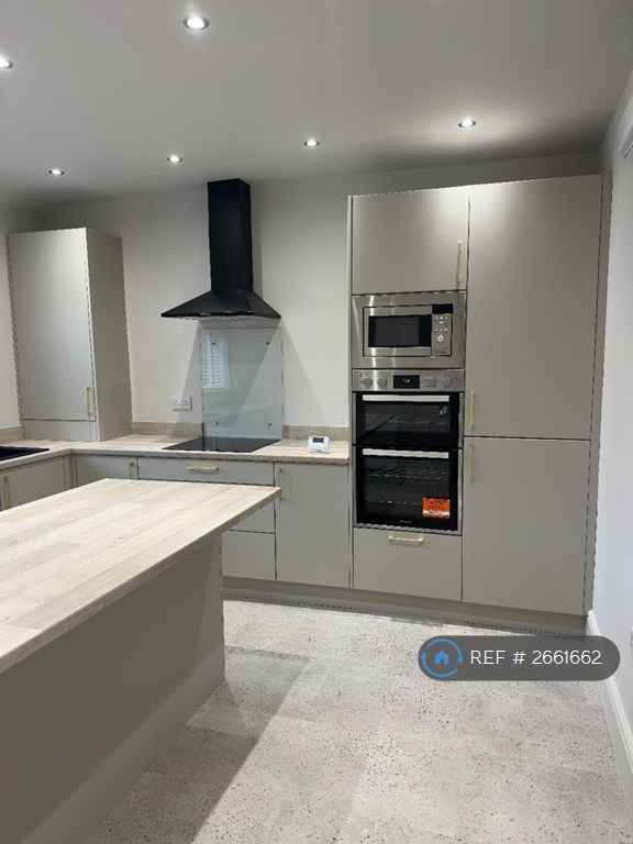 3 bedroom flat in High Street, Whitwell, Worksop, S80 (3 bed) (#2661662)