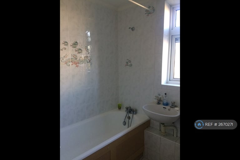 1 bedroom flat in St. Marys Grove, Richmond, TW9 (1 bed) (#2670271)