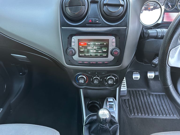 2016 Alfa Romeo MiTo 0.9 TB TwinAir 105 Distinctive 3dr HATCHBACK Petrol Manual