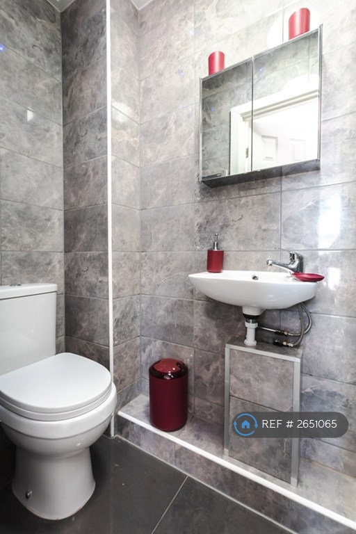 2 bedroom flat in Addington Road, Reading, RG1 (2 bed) (#2651065)