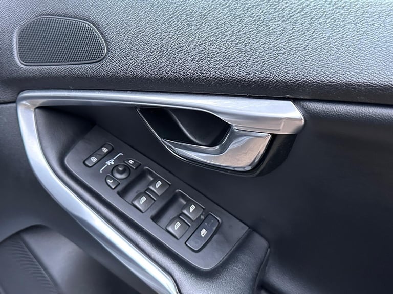 2015 Volvo V40 1.6 D2 R-Design Euro 5 (s/s) 5dr HATCHBACK Diesel Manual