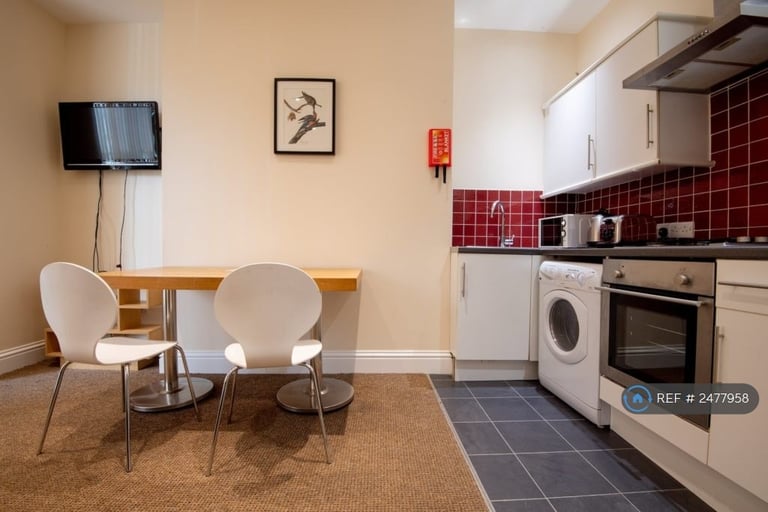 3 bedroom flat in Ashgrove, Bradford, BD7 (3 bed) (#2477958)