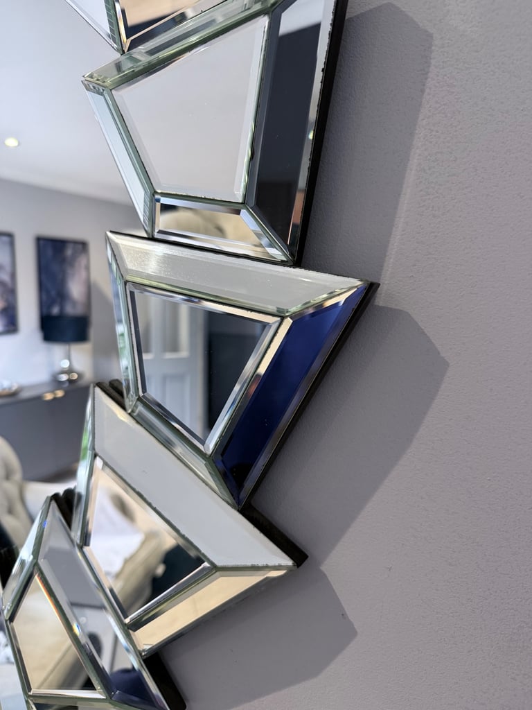 Modern Geometric Round Wall Mirror – 86cm x 86cm – Excellent Condition 