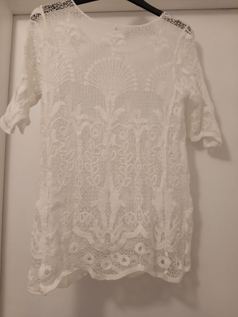 LADIES CREAM PATTERNED LACED TOP SIZE 10/12