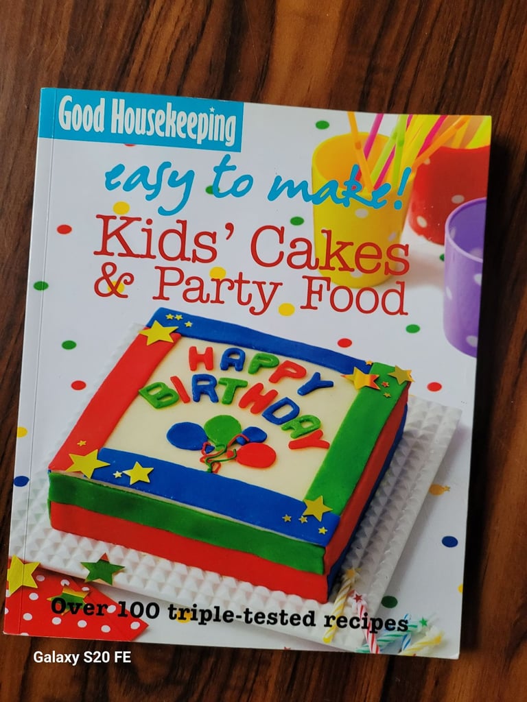 image for  Preloved Kids' Cakes & Party Food Cookbook - Over 100 Triple-Tested Recipes!