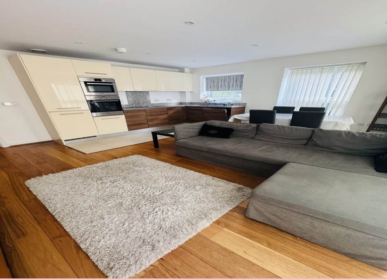 2Bed 2Bath 1st floor flat to rent in Stanmore - Henry Court