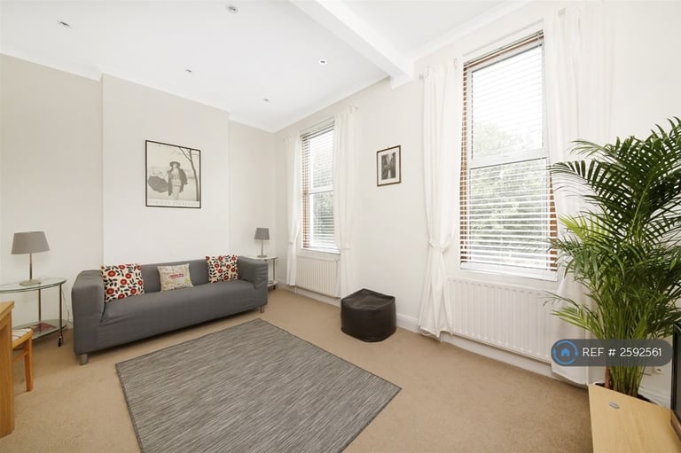 image for 2 bedroom flat in Rosendale Road, London, SE21 (2 bed) (#2592561)