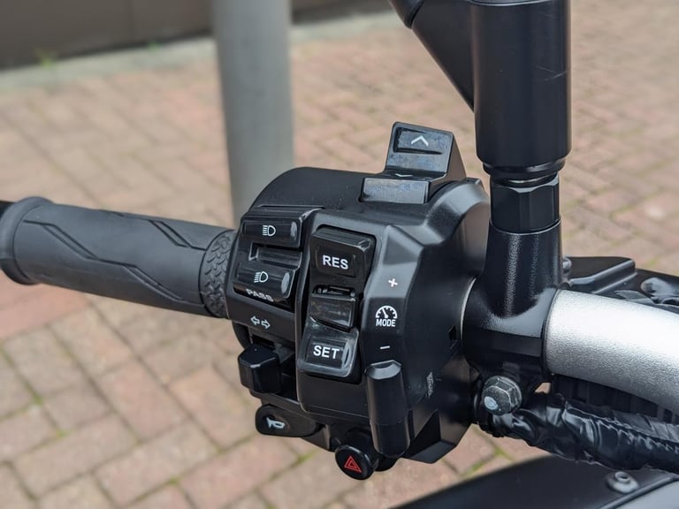 YAMAHA MT-10 2022 - TECH BLACK - AKRAPOVIC - RECENT TYRES - 5 SERVICE ENTRIES