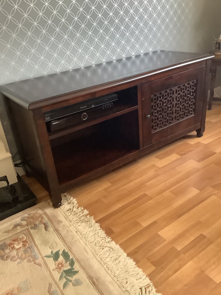 Barker and Stonehouse TV/HiFi Unit. Excellent Condition.