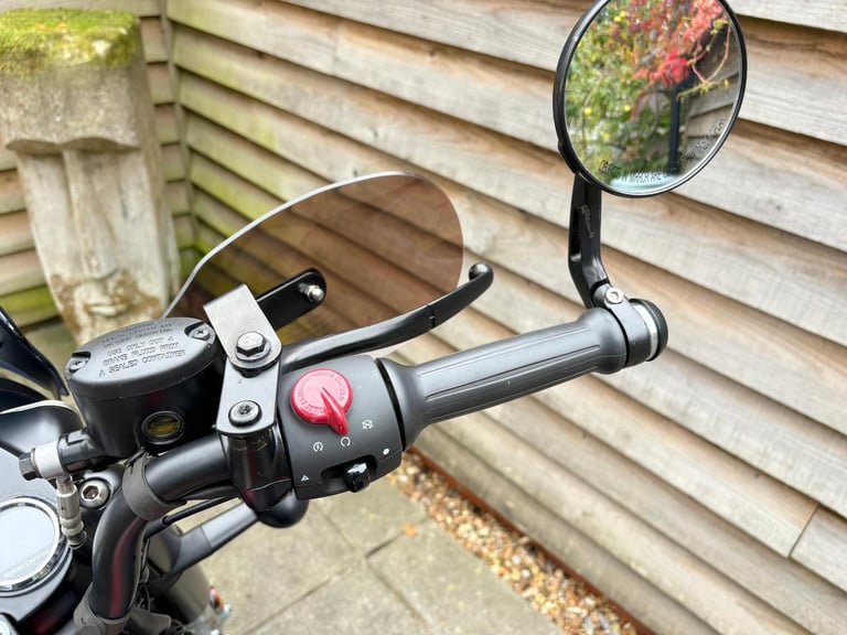 2023 / 23 Royal Enfield CLASSIC 350 £3500 Black 201 miles.