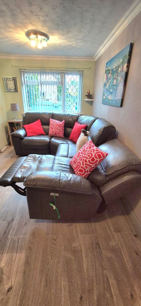 Leather Recliner Vorner Suite
