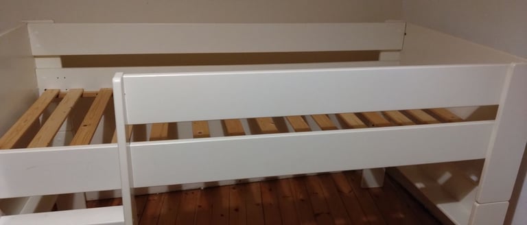 Cabin bed 