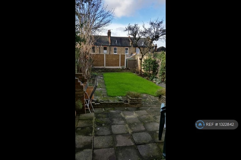 2 bedroom flat in Castleton Rd, Walthamstow, E17 (2 bed) (#1322842)