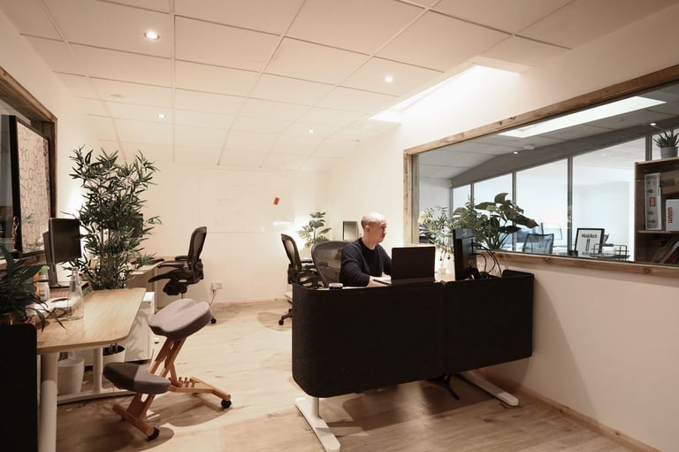 Creative Space | Workspace | Artist Studio | Commercial Unit | Office | Desk in Hackney London E9