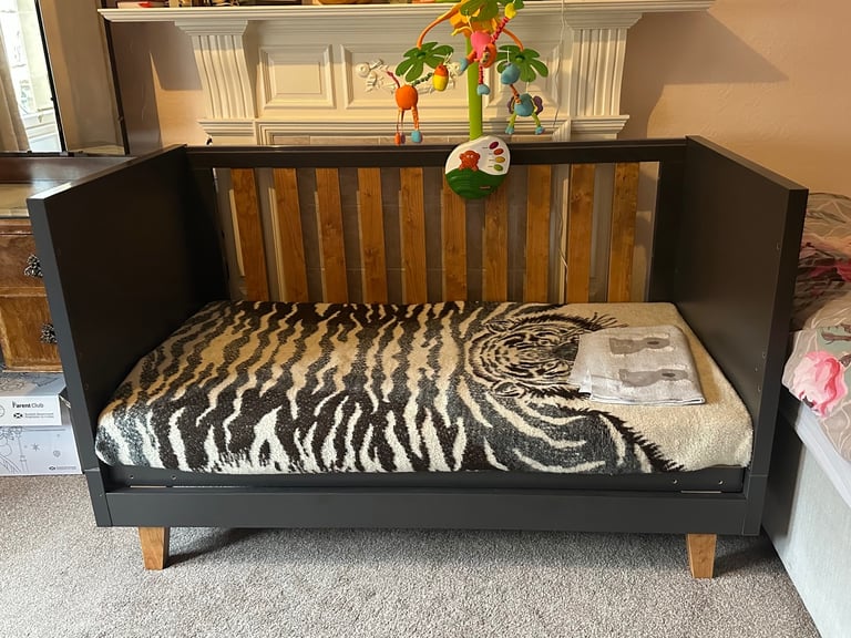 Tutti Bambini Cot Bed and Chest Changer