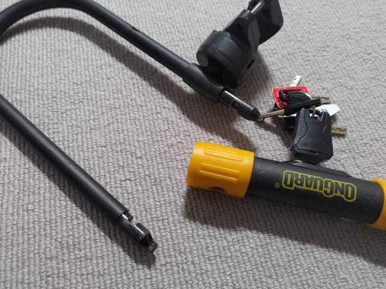 Onguard Heavy Duty D-Lock Bike Bicycle Security Lock with Mount and Keys 