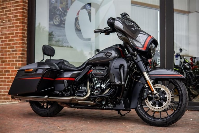 Harley-Davidson CVO SPORTGLIDE ! PANNIERS ! STUNNING