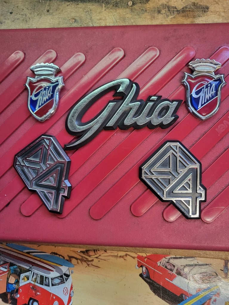image for Ford badges.