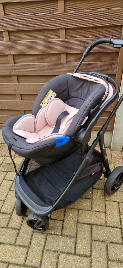 PUGGLE MONACO XT TRAVEL SYSTEM. IN VERY GOOD CONDITION.