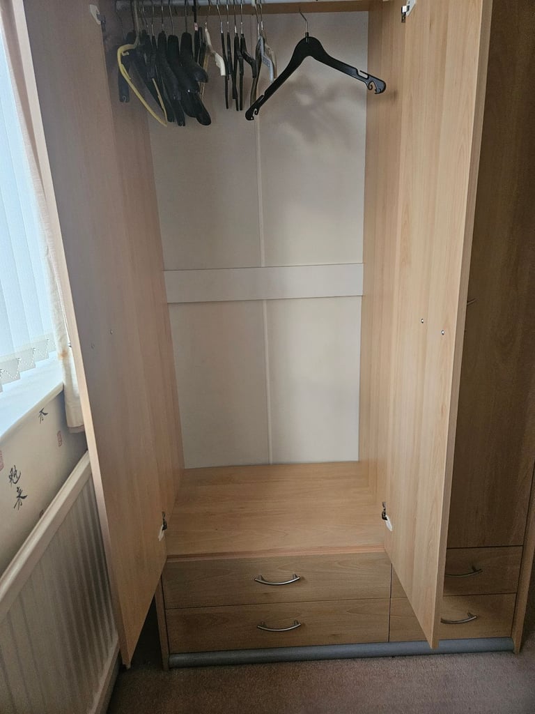 3 door wardrobe with drawers