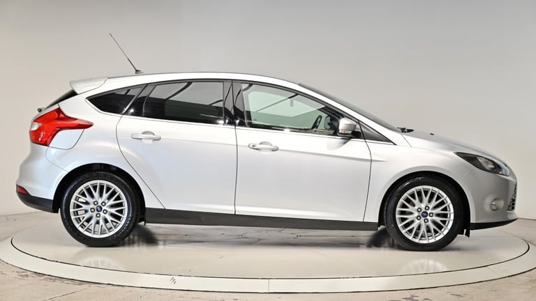 2014 Ford Focus 1.6 TDCi Zetec Euro 5 (s/s) 5dr HATCHBACK Diesel Manual