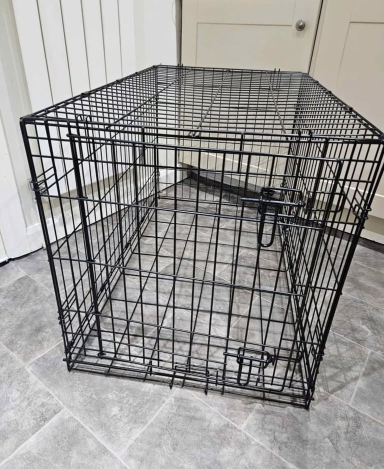 Large metal dog crate with cover and bed excellent condition