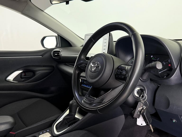 2020 Toyota Yaris 1.5 VVT-h Icon E-CVT Euro 6 (s/s) 5dr Hatchback PETROL/ELECTRIC Automatic