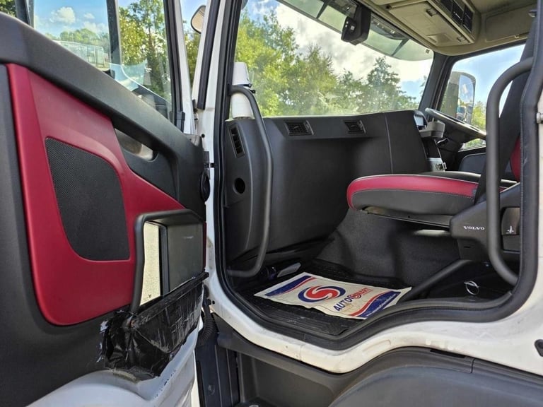 2020 Volvo FM430 8X4 27ft Beavertail/ Flat
