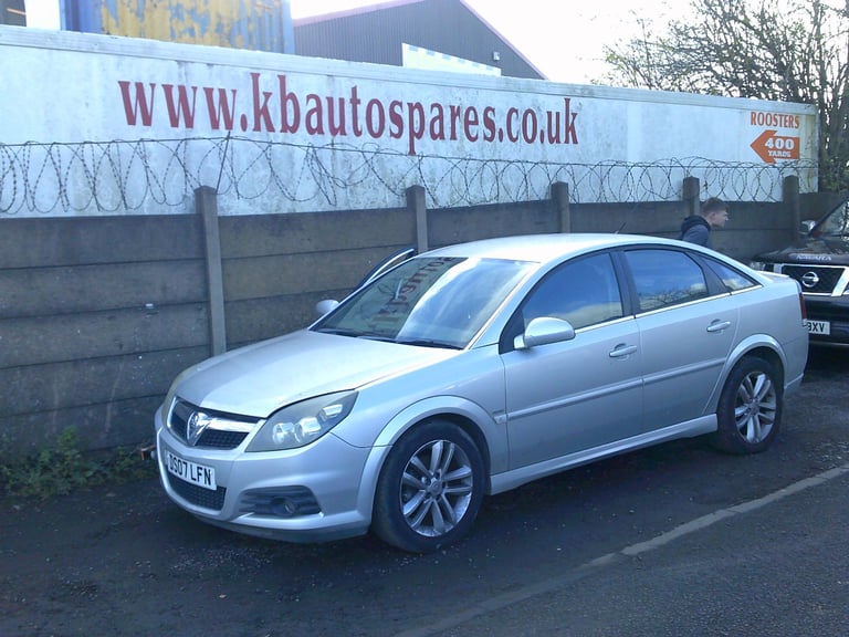 breaking for spares vauxhall vectra 2007 1.8 p