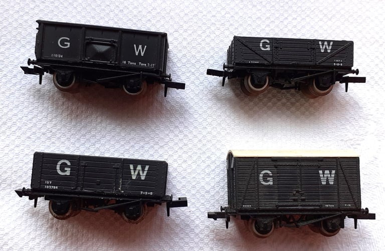 image for 8 WAGONS & BRAKE VANS = HORNBY. FARISH. LIMA
