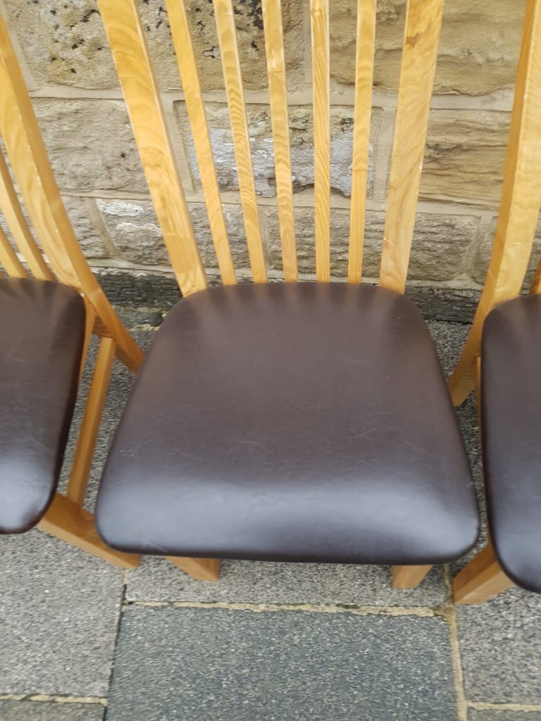 Solid Oak Table and 4 chairs FREE Delivery