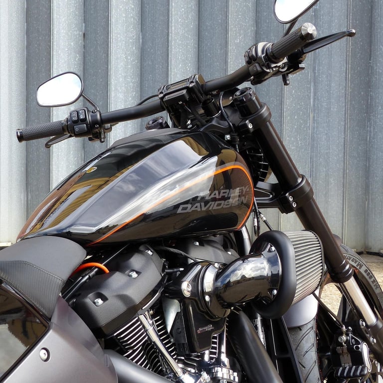 HARLEY DAVIDSON FXDRS SOFTAIL 114 1868. A MUSCLE CRUISER IN PERFECT CONDITION.