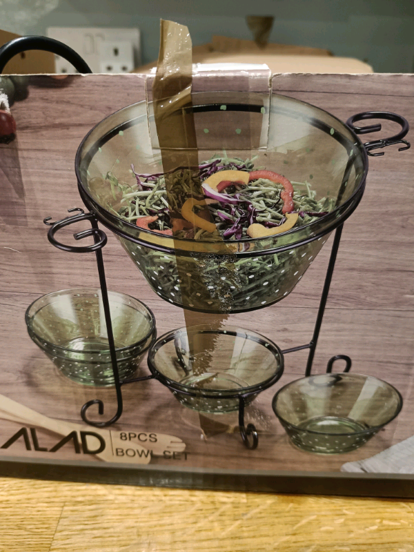 Dessert bowl with metal stand 