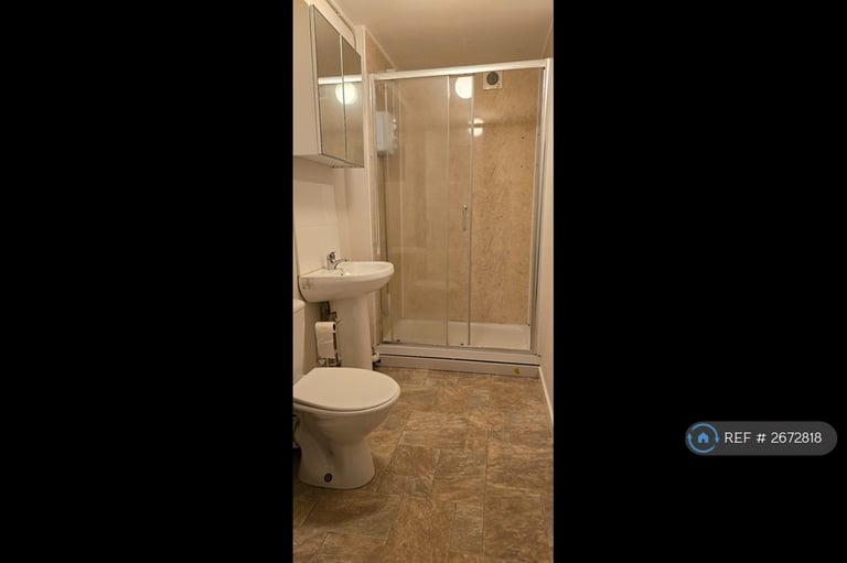 6 bedroom house in Garmoyle Road, Liverpool, L15 (6 bed) (#2672818)