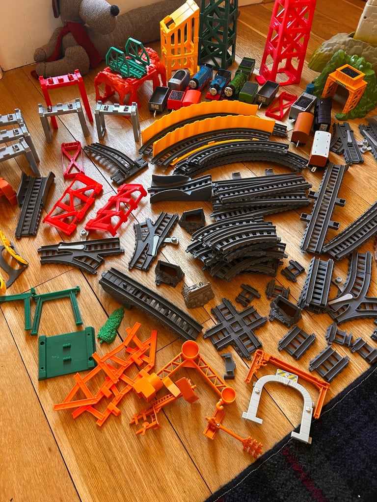 Thomas the tank engine joblot of trains, track and extension pieces 