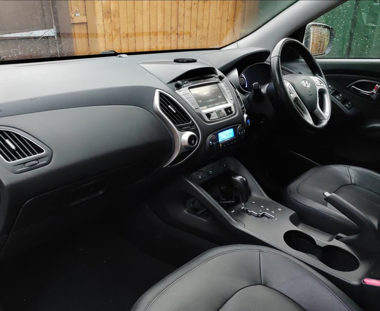 Hyundai IX35 Premium 2.0CRDI 4X4 with AUTO GEARBOX, FULL SERVICE HISTORY