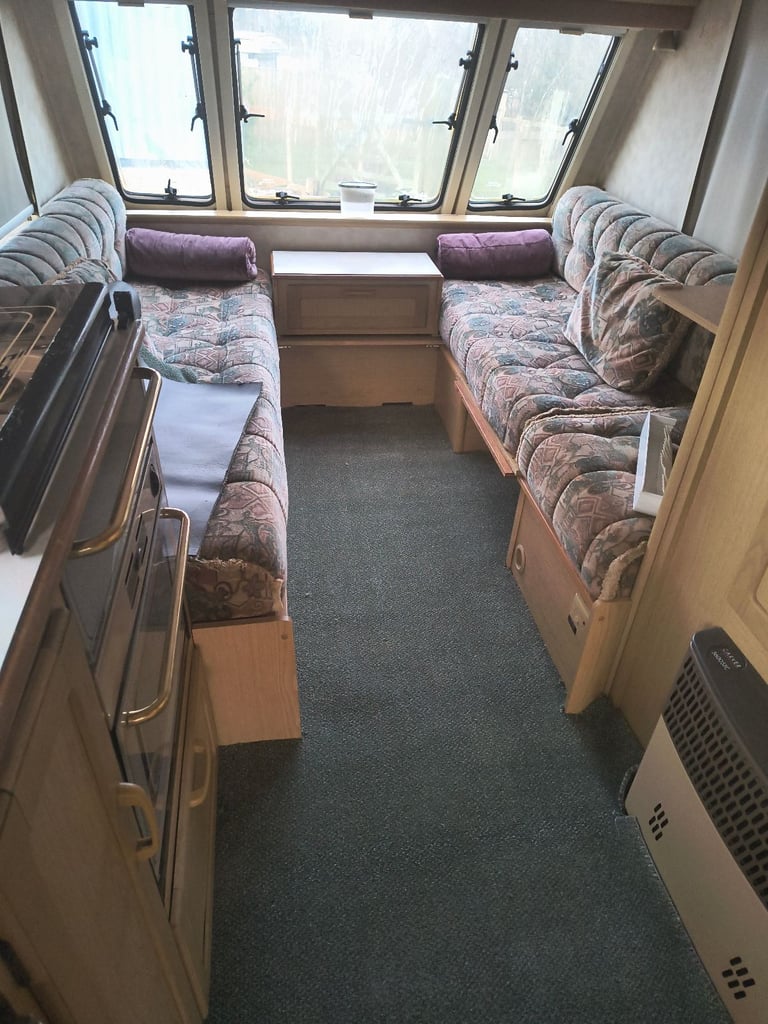 Caravan Omega compass 490-5/with full awning