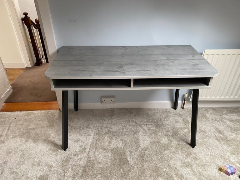 image for Desk- great condition