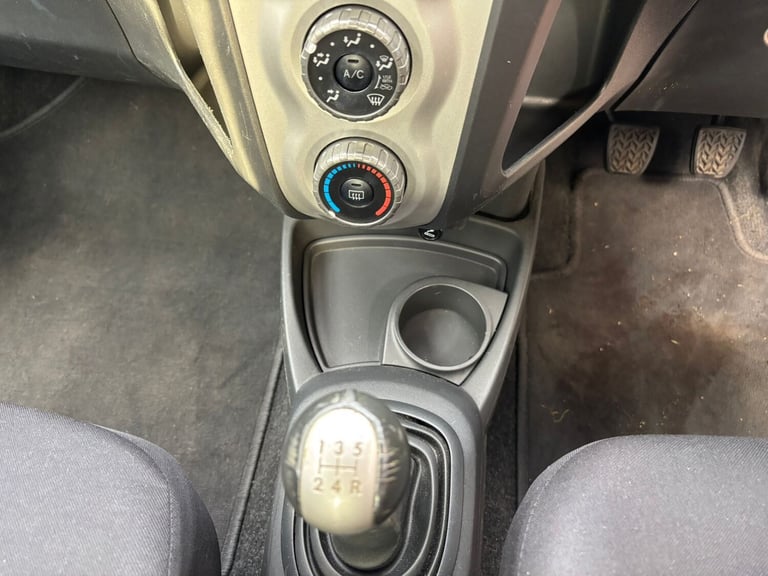 2008 Toyota Yaris 1.0 VVT-i TR 3dr HATCHBACK Petrol Manual