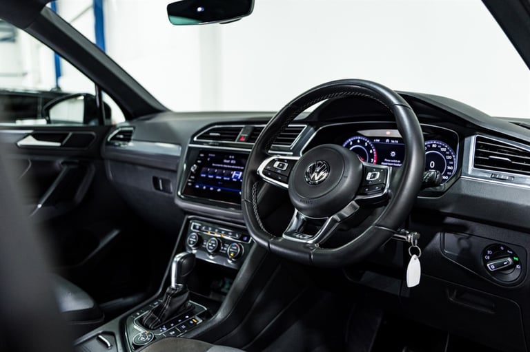 2017 Volkswagen Tiguan R LINE TSI BMT 4MOTION DSG SLIDING PANORAMIC ROOF Estate Petrol Semi Autom...