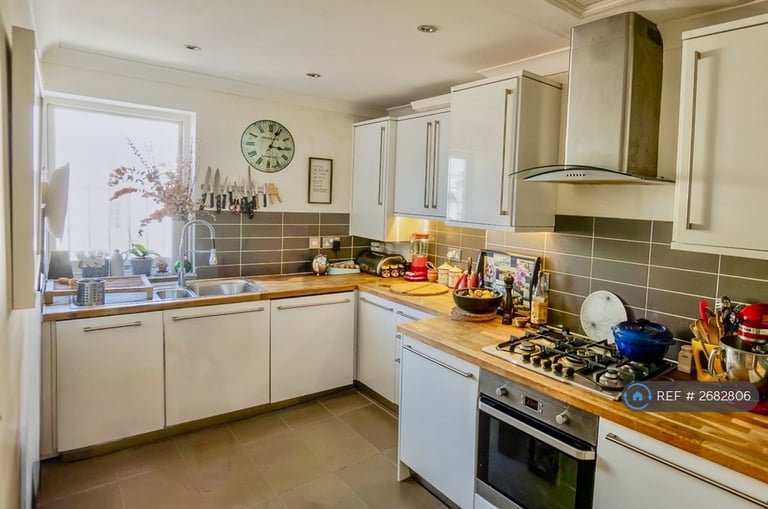 3 bedroom flat in Brunswick Terrace, Hove, BN3 (3 bed) (#2682806)