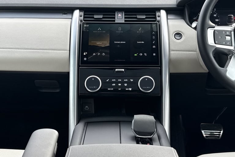 2024 Land Rover Discovery 3.0 D300 Dynamic HSE 5dr SUV DIESEL Automatic