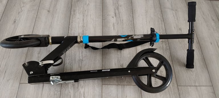 No Fear foldable scooter with holding strap over 7 years