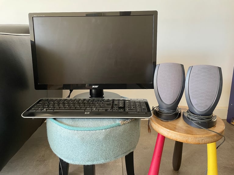 Acer screen, pc high speakers, cordless keyboard 