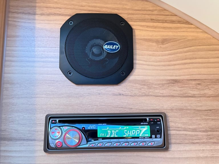 BAILEY PURSUIT 400-2 LIGHT WEIGHT CARAVAN WITH AUTO MOVER ..............NOW SOLD