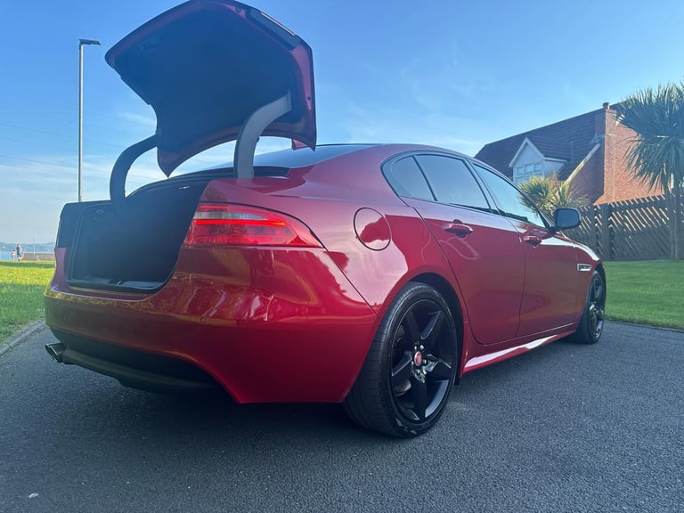 2017 Jaguar XE 2.0 180 BHP / 8 SPEED AUTO / R-SPORT EDITION  / TWO-TONE LEATHER 