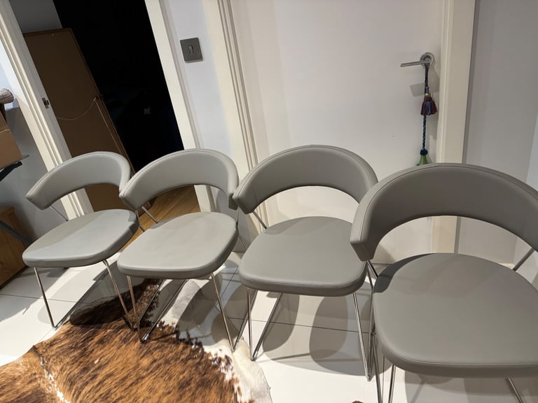 image for minimalist style tubular chairs 