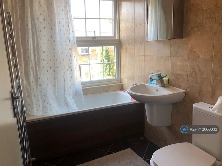 8 bedroom house in Blenheim Road, Reading, RG1 (8 bed) (#2660332)
